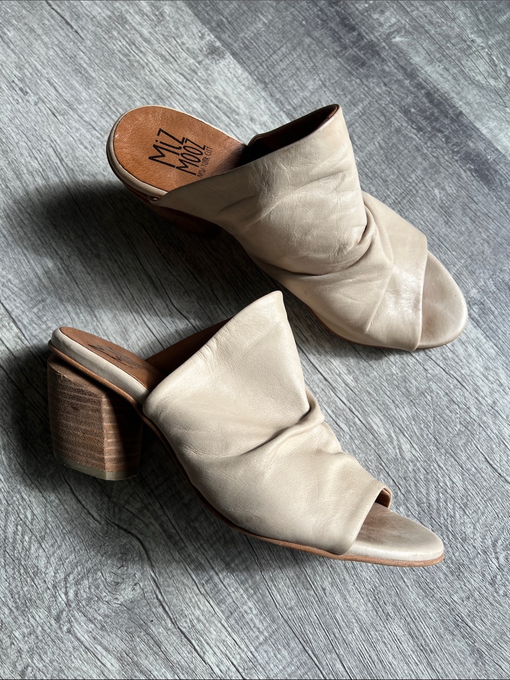 Miz Mooz Cream Leather Ruched Open-Toe Block Heel Size UE 40